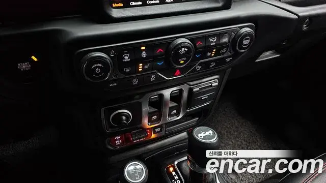 Jeep Wrangler 2020 — Фото 17/20