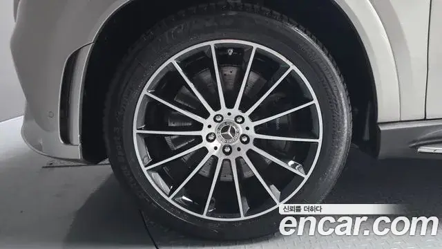Mercedes-Benz GLE-Class 2023 — ფოტო 4/20