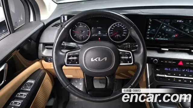 Kia Carnival 2023 — Photo 13/20
