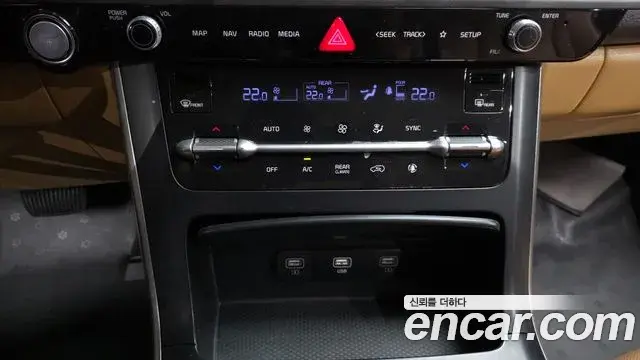 Kia Carnival 2023 — Photo 19/20