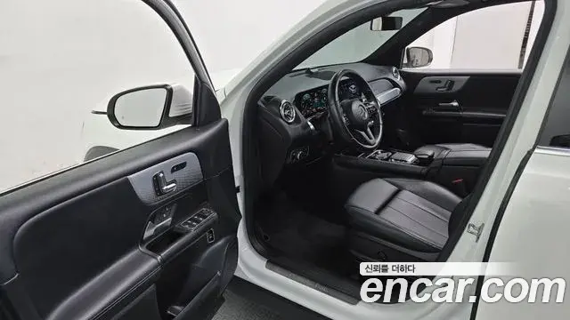 Mercedes-Benz GLB-Class 2021 — Фото 10/20