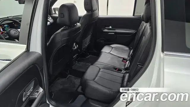 Mercedes-Benz GLB-Class 2021 — Фото 12/20