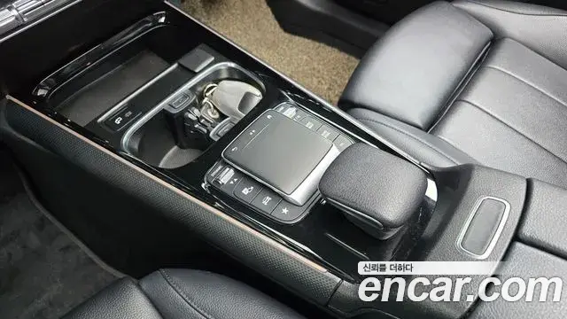 Mercedes-Benz GLB-Class 2021 — Фото 17/20