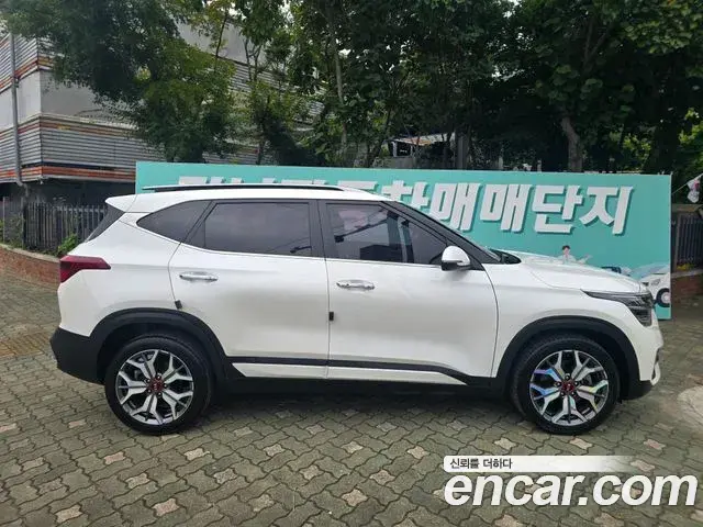 Kia Seltos 2020 — Фото 12/20