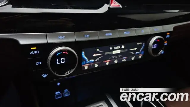 Genesis Electrified G80 2022 — Photo 17/20