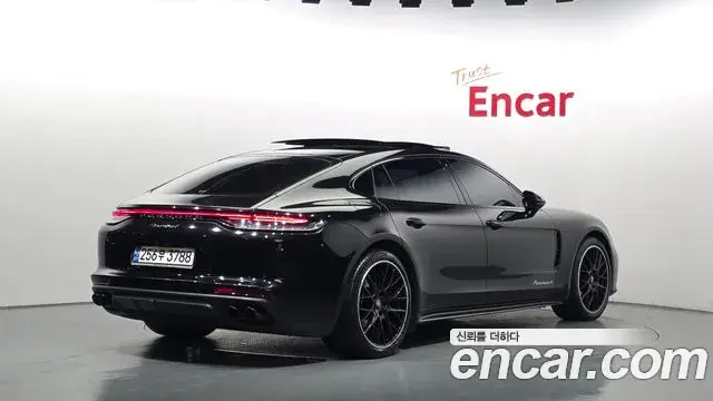 Porsche Panamera 2021 — Photo 2/20