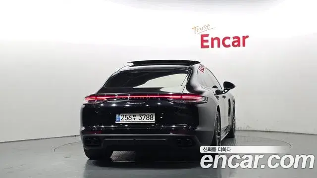 Porsche Panamera 2021 — Photo 4/20