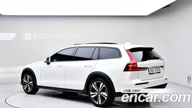 Volvo V60 Cross Country, 2019