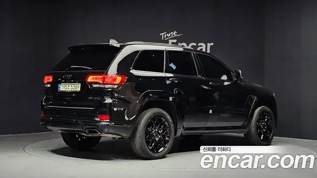 Jeep Grand Cherokee 2021 — Photo 7/32