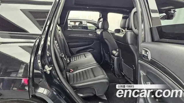 Jeep Grand Cherokee 2021 — Photo 13/32