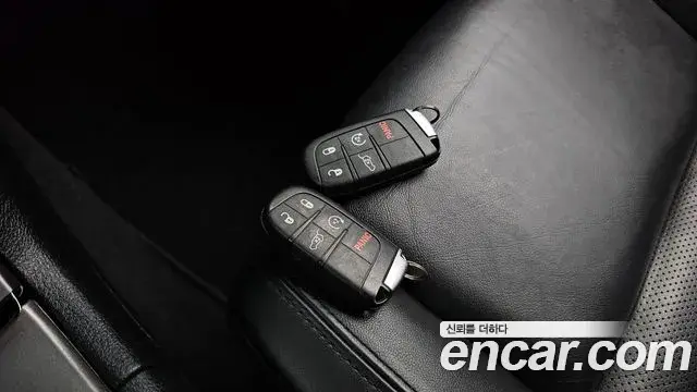 Jeep Grand Cherokee 2021 — Photo 2/32