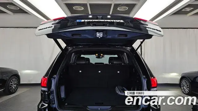 Jeep Grand Cherokee 2021 — Photo 29/32