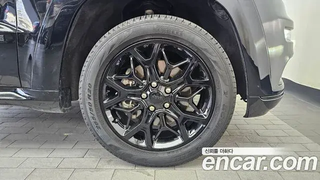 Jeep Grand Cherokee 2021 — Photo 5/32