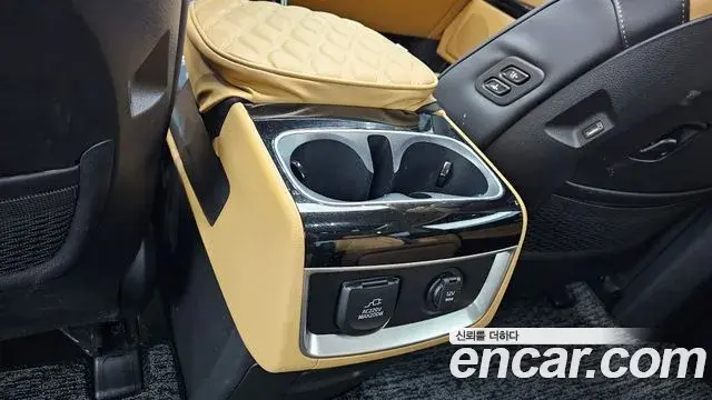 Kia Carnival 2023 — Фото 17/20
