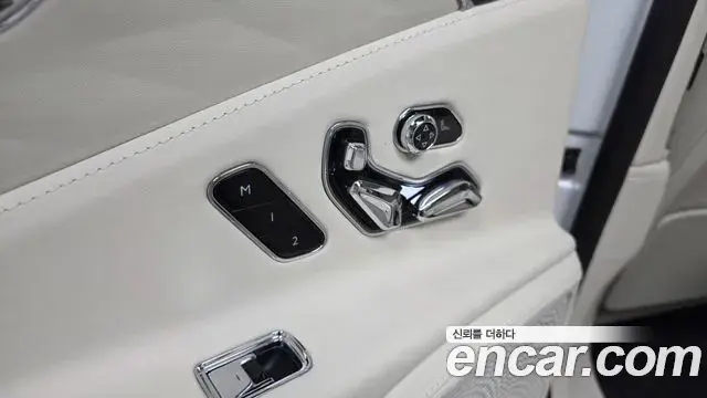 Bentley Flying Spur 2022 — ფოტო 23/33