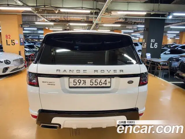 Land Rover Range Rover Sport 2018 — Photo 3/20