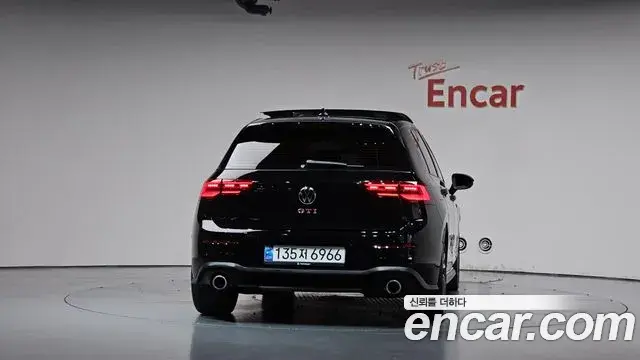 Volkswagen Golf 2024 — Şəkil 17/39