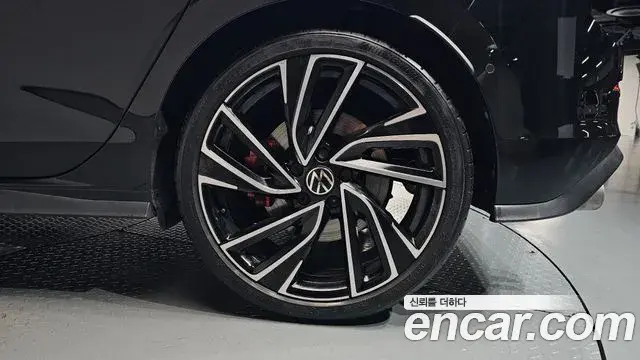 Volkswagen Golf 2024 — Şəkil 28/39