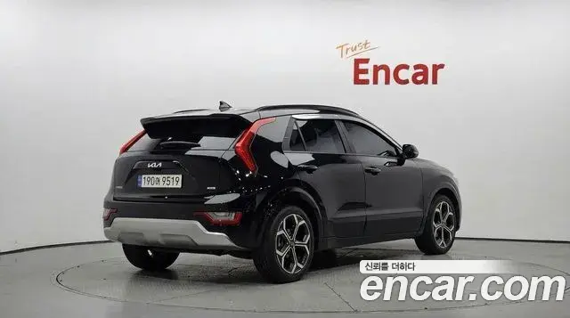 Kia Niro 2022 — Фото 2/20