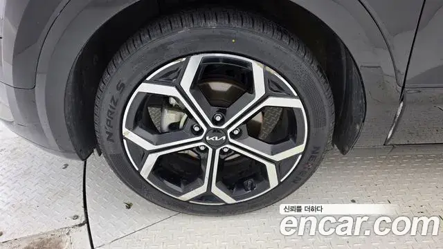 Kia Niro 2022 — Фото 5/20