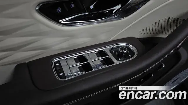 Bentley Flying Spur 2023 — Photo 10/39