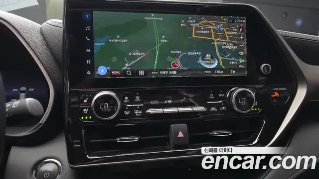 Toyota Highlander 2023 — Photo 10/33