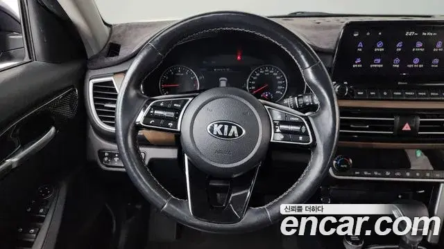 Kia Seltos 2020 — Фото 12/20