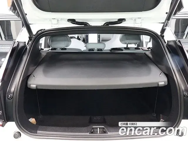 Volvo EX30 2025 — ფოტო 9/19