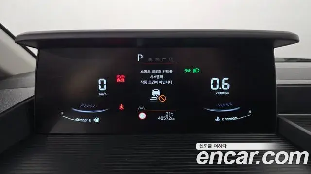 Hyundai Staria 2025 — Photo 8/20