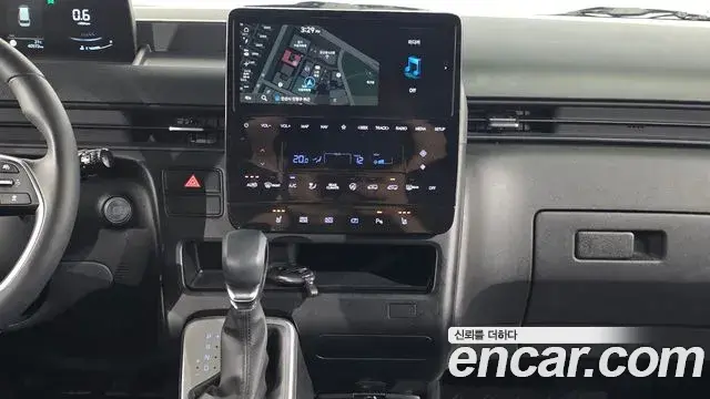 Hyundai Staria 2025 — Photo 19/20