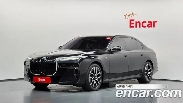 BMW 7 Series 2025 — Photo 1/20
