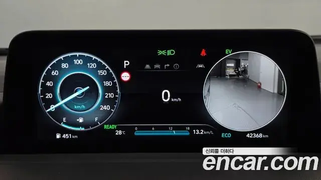 Hyundai Staria 2024 — Photo 8/20