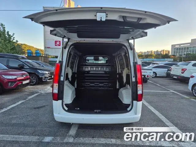 Hyundai Staria 2025 — Фото 9/20