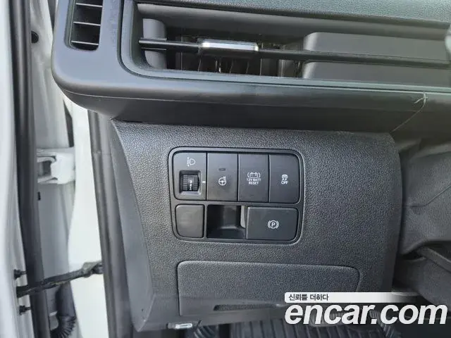 Hyundai Staria 2025 — Фото 13/20