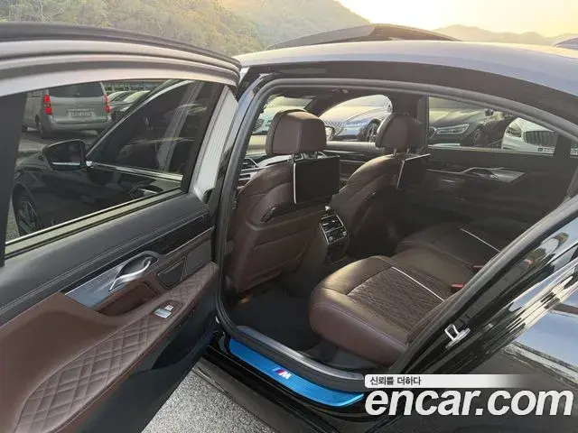 BMW 7 Series 2020 — Photo 7/13