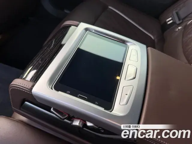 BMW 7 Series 2020 — Photo 8/13