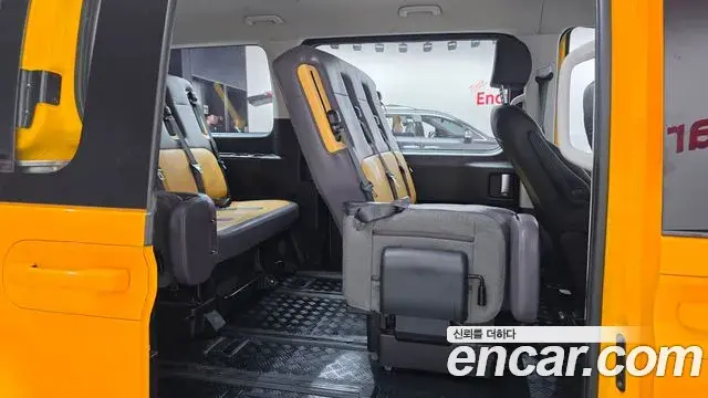 Hyundai Staria 2025 — ფოტო 11/20