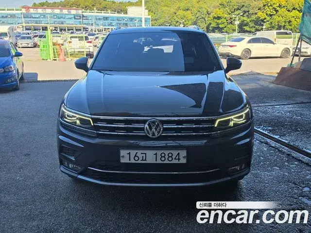 Volkswagen Tiguan 2018 — Şəkil 9/17