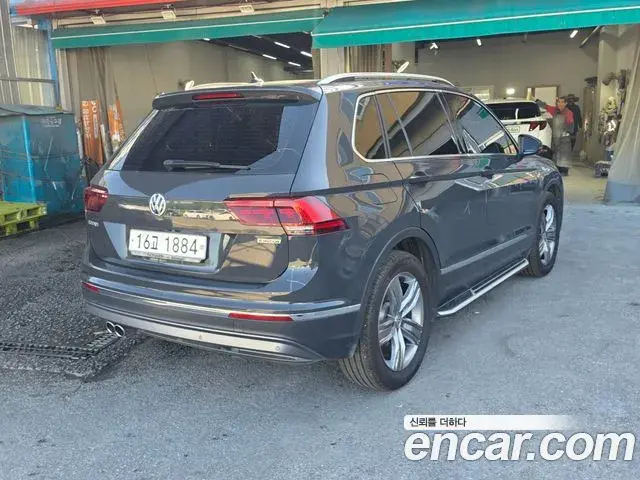 Volkswagen Tiguan 2018 — Şəkil 3/17