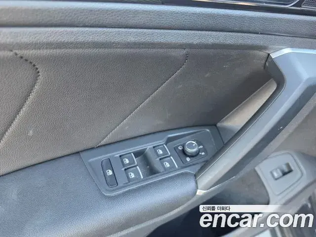 Volkswagen Tiguan 2018 — Şəkil 15/17