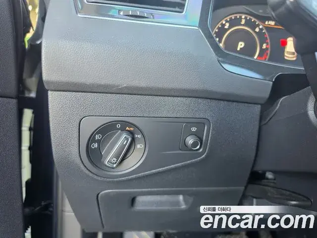 Volkswagen Tiguan 2018 — Şəkil 16/17