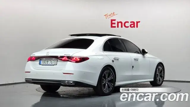 Mercedes-Benz E-Class 2024 — Photo 2/20