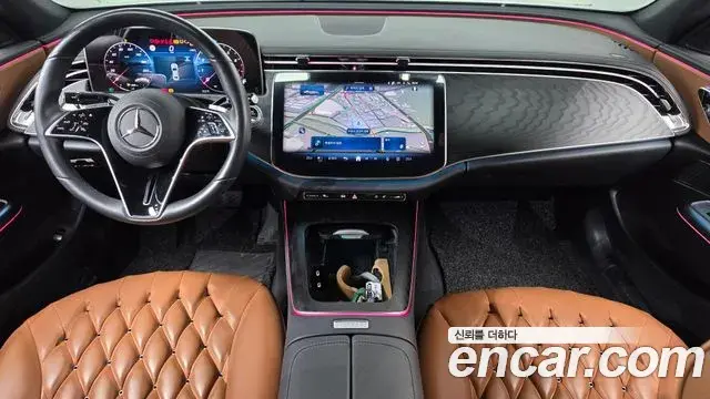 Mercedes-Benz E-Class 2024 — Photo 7/20
