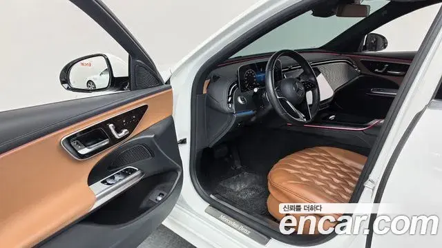 Mercedes-Benz E-Class 2024 — Photo 10/20