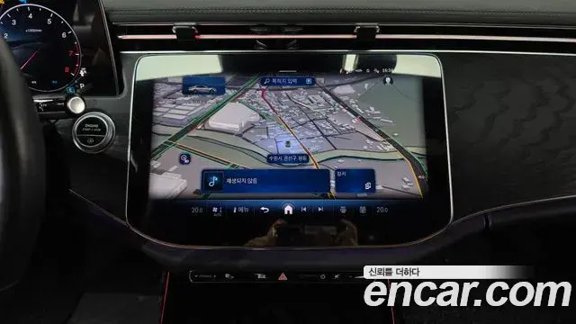 Mercedes-Benz E-Class 2024 — Photo 13/20