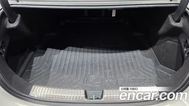 Mercedes-Benz E-Class 2024 — Photo 20/20