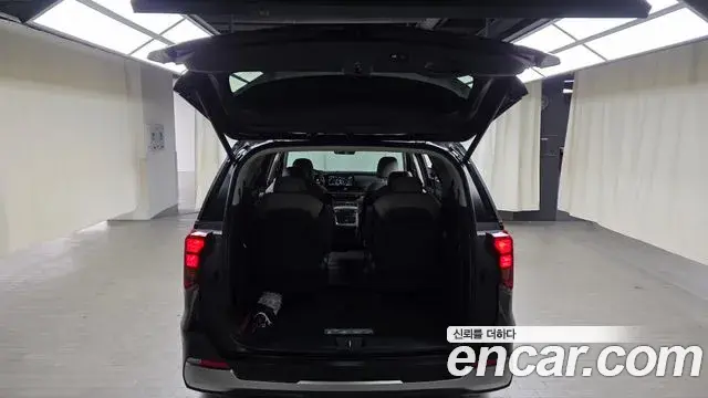 Kia Carnival 2025 — Photo 17/20