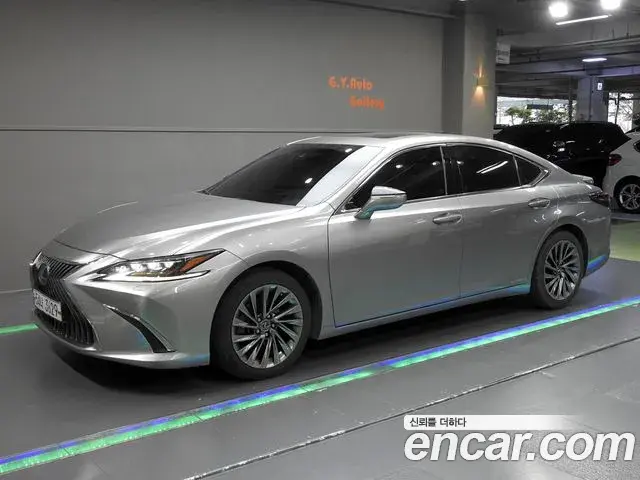 Lexus ES300h 2019 — Фото 20/20