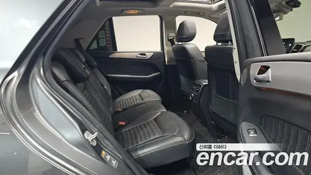 Mercedes-Benz GLE-Class 2018 — Photo 11/20