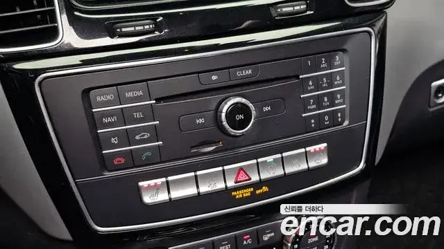 Mercedes-Benz GLE-Class 2018 — Photo 18/20